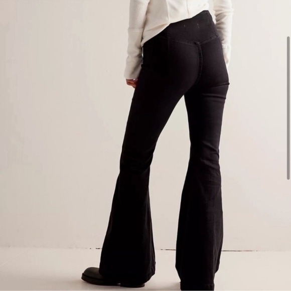 NWT Free People Venice Beach Flare Jeans We The Free Black - Picture 12 of 12